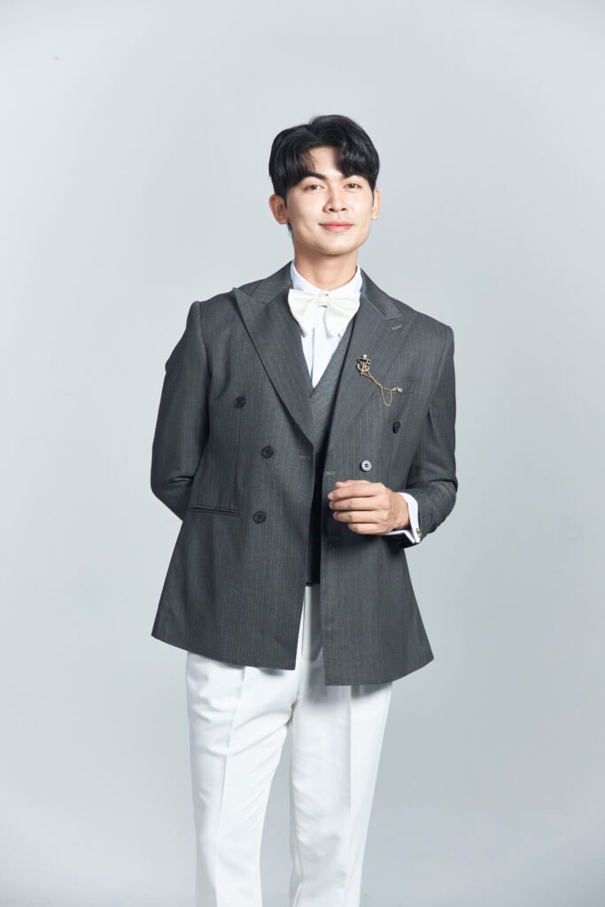 Nên thuê vest cưới hay may đo suit cho chú rể?