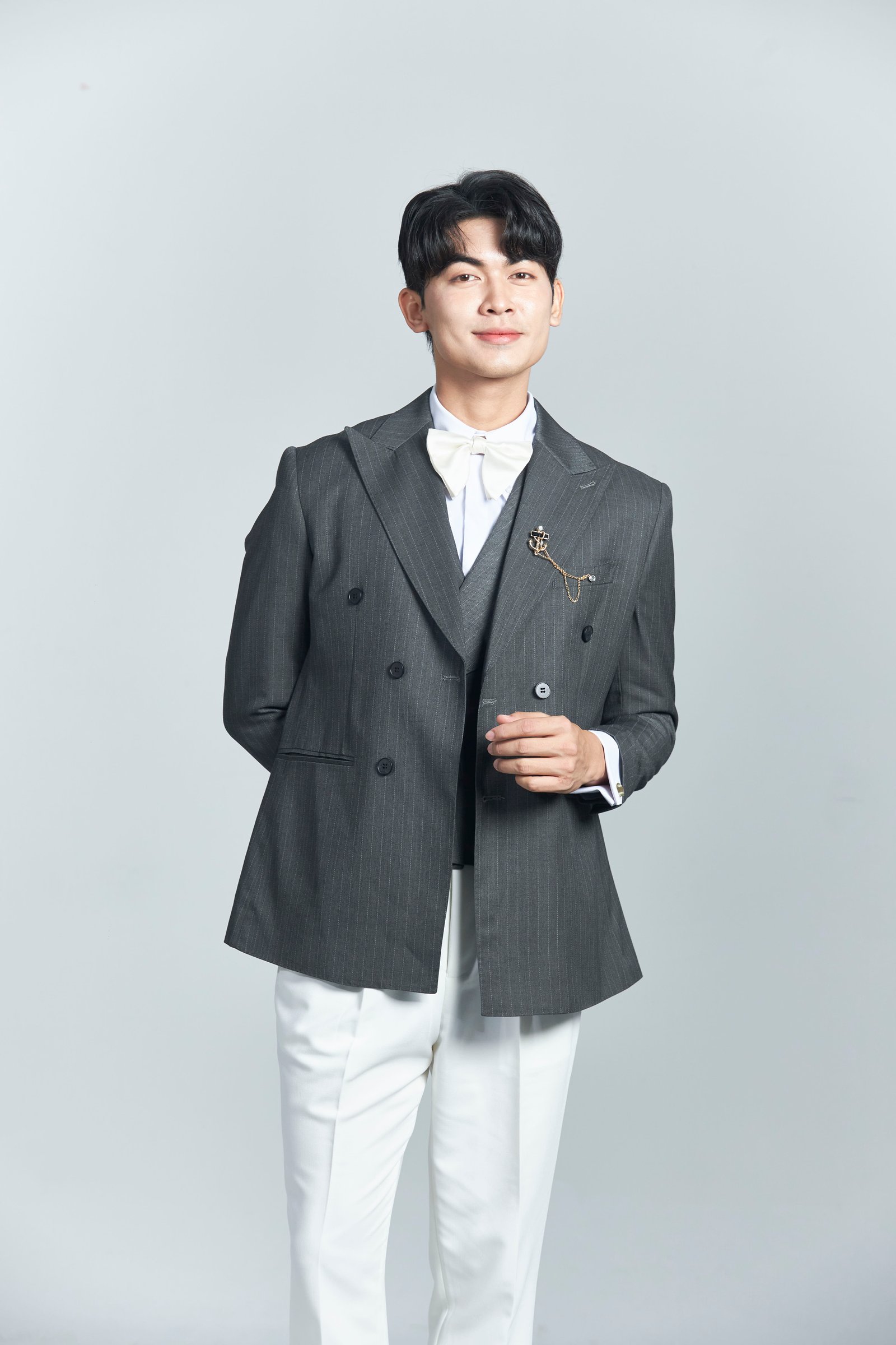 Nên thuê vest cưới hay may đo suit cho chú rể?